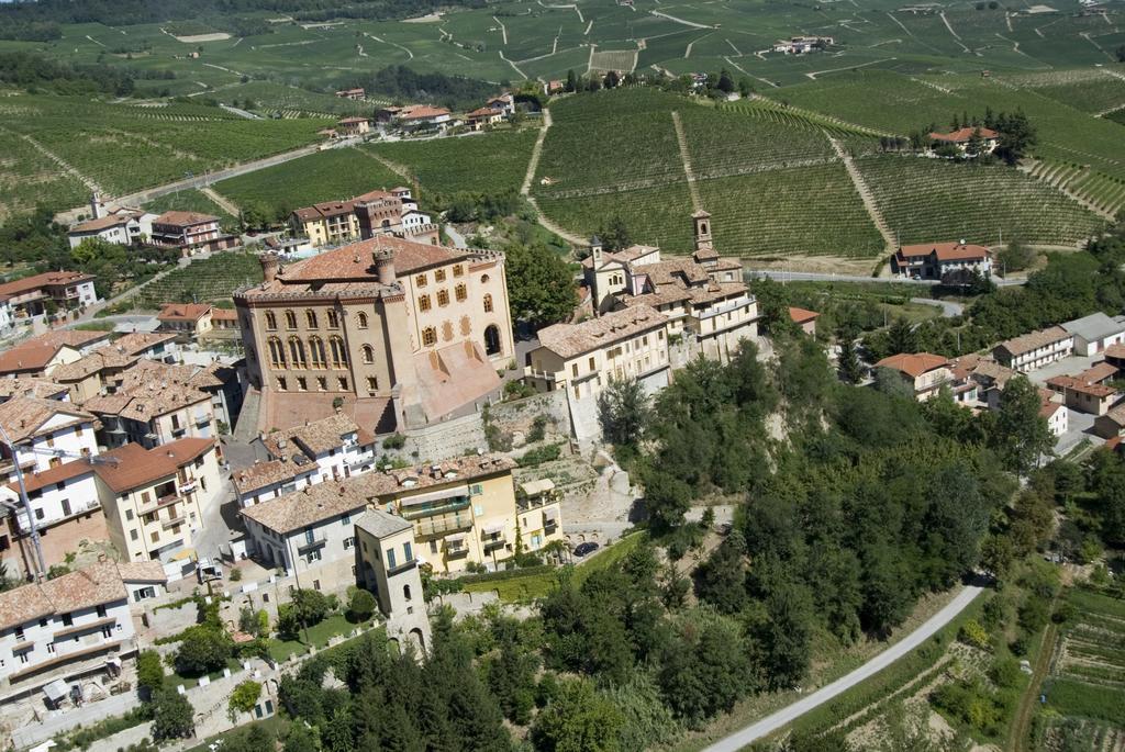 Agriturismo La Terrazza Sul Bosco Villa Barolo Exterior photo